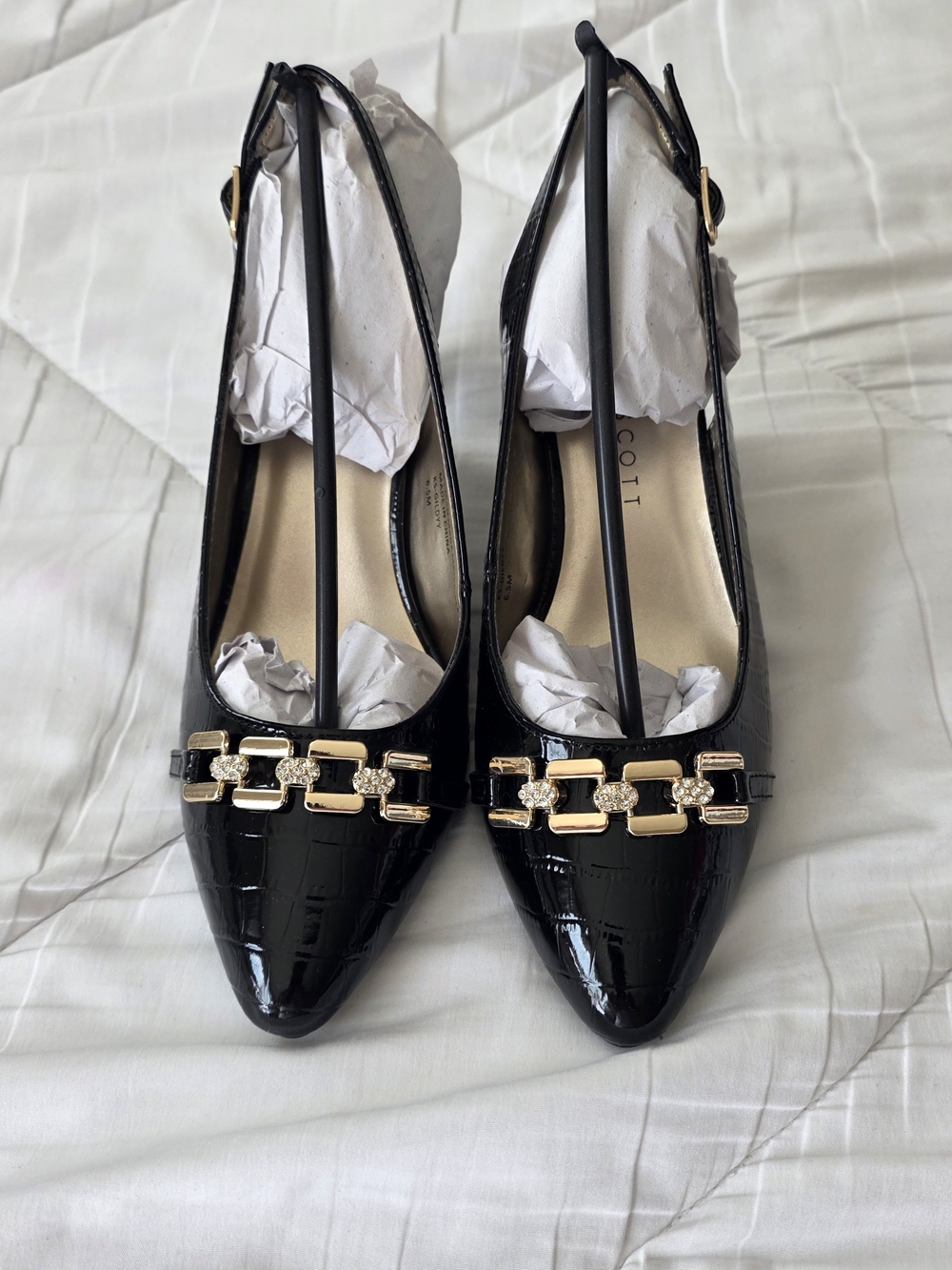 Karen Scott Black Patent Pointed Slingback Flats with Gold Chain